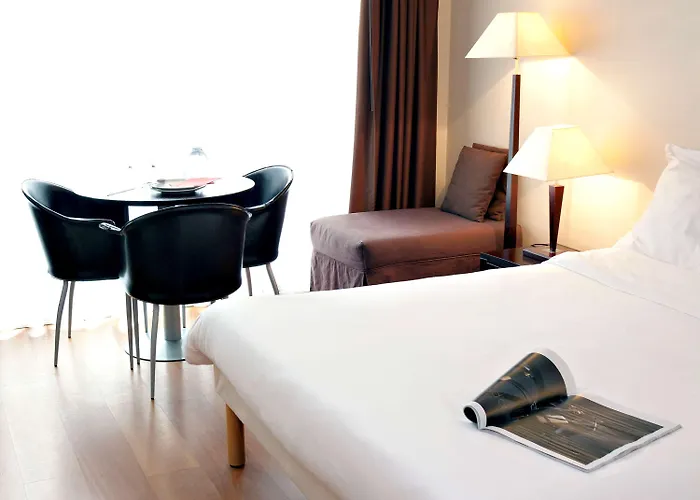 Aparthotel Adagio Access Paris Tour Eiffel St Charles