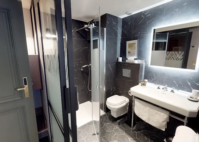 Mom'Art Hotel Parigi