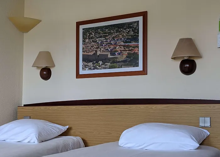 Campanile Salon-De-Provence Hotel