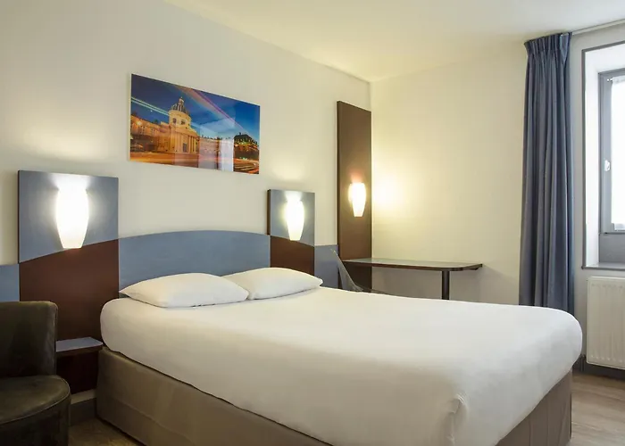 Hotel The Originals Access - Proche Centre-Ville - Gare Bourges