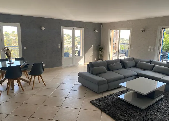 Spacieuse Villa Niçoise au calme avec piscine Nice com Piscina