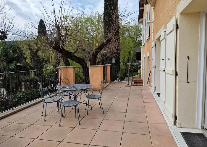Hotels in Viviers