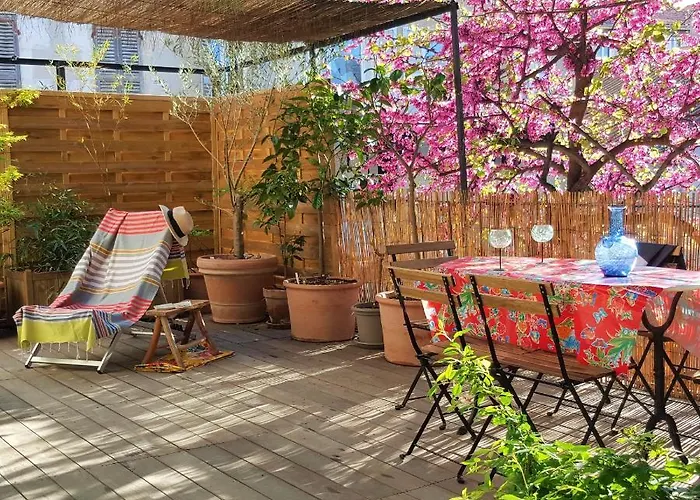 Little House With A Large Roof Garden In The City Center Marsiglia