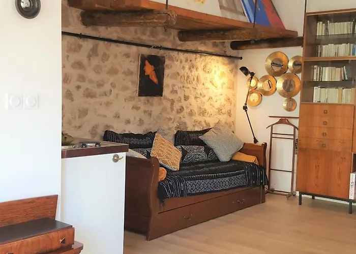 Little House With A Large Roof Garden In The City Center Marsiglia