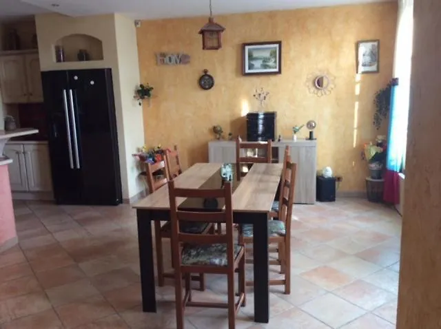 ÉTAGES PRIVÉE POUR 4 PERSONNES 2 CHAMBRES ET 1 SALE DE BAIN i Roissy-en-France