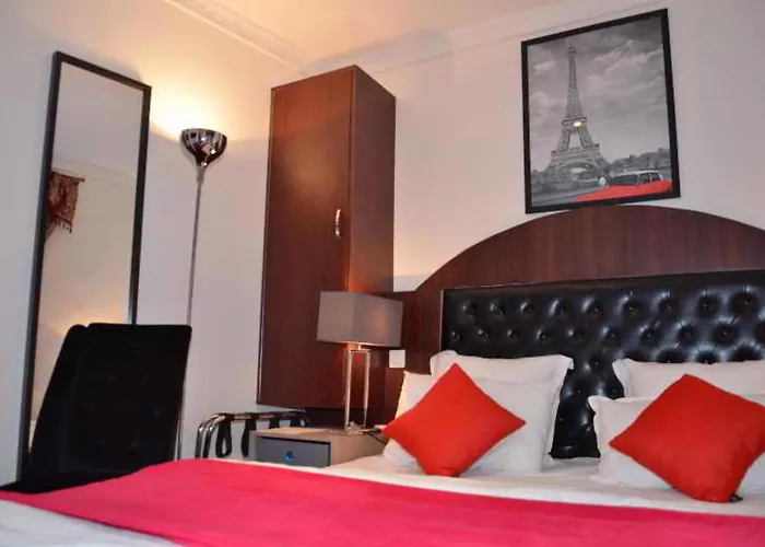 Hotels near Paris La Femis