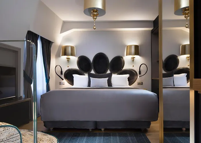 Hotel Lumen Paris Louvre