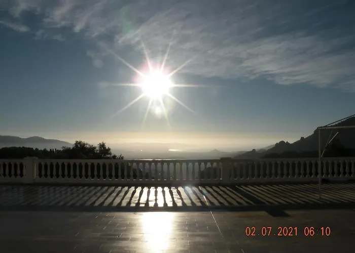 Magnifique Chambre Immense Terrasse Spa Jacuzzi Prive Fréjus