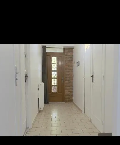 Bed and Breakfast Se: 13A Rue Des Touleuses Pourpre à Cergy