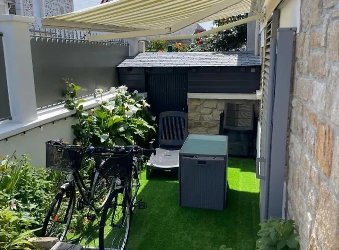 STUDIO 3 Mn de la PLAGE Terrasse Vélos Proche de la ville fortifiée Saint-Malo