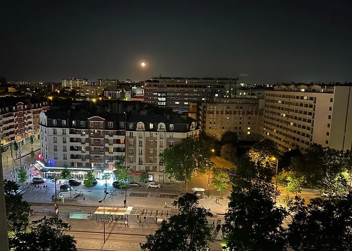 Guest Room In A Shared Apartment - Metro 7 And Tramway T3A Paris