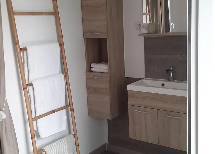 15Min De La Cite De Carcassonne Dans Petit Village, Chambre Au Calme, Petit-Dejeuner Et Jacuzzi En Supplement Malves-en-Minervois