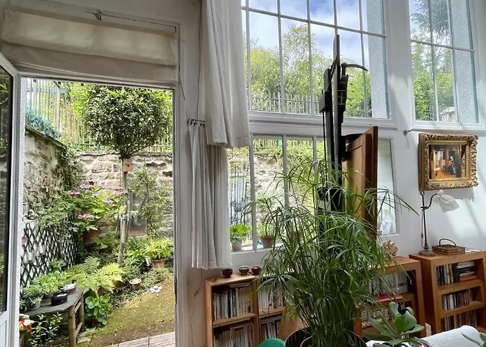 Artist House ; Private Courtyard, Paris Center Vila