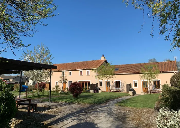 Aspace Gites Parthenay avec Piscine