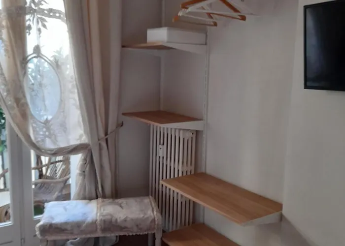 Chambre Privee A 100 M Des Plages Tolone