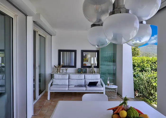 Villa Les Bastides 30282 à Grimaud avec Piscine
