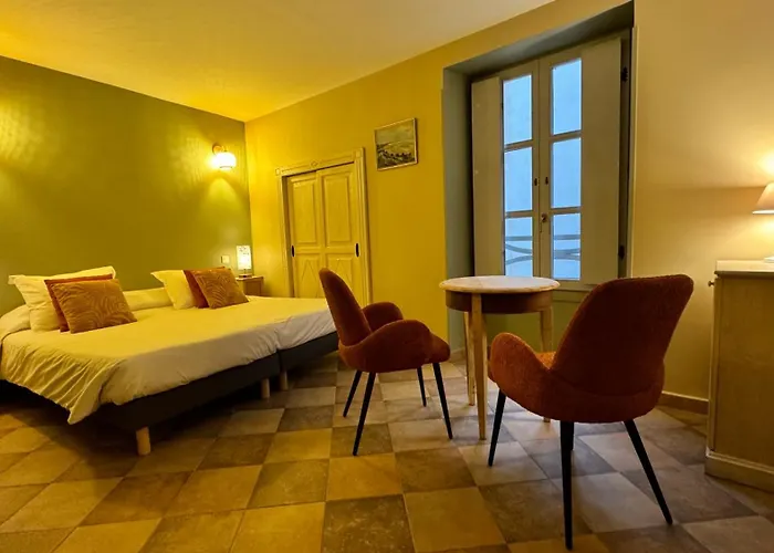 Pietrosella Hotels