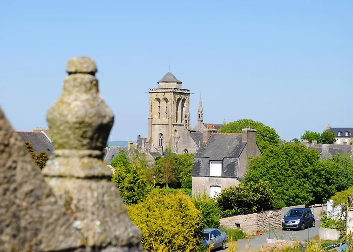 Hotels in Locronan