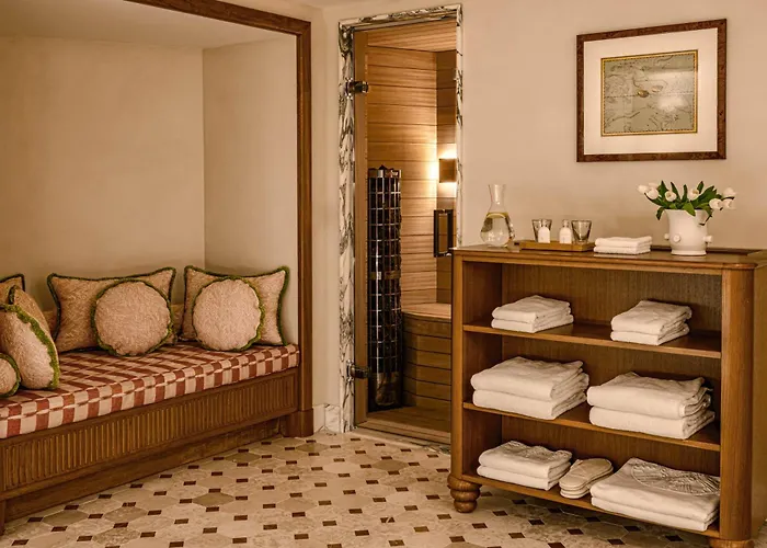 Saint James Paris 5 star