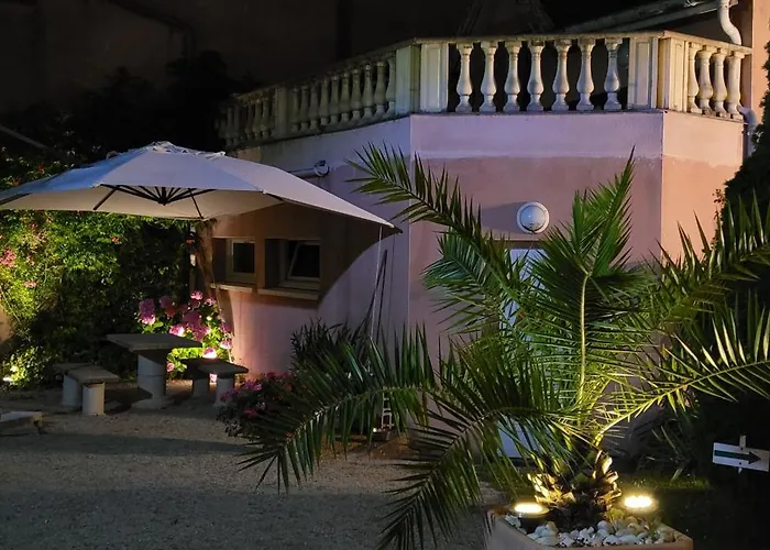 Commercy Hotels
