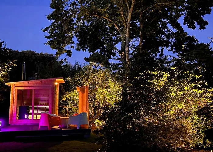 Locquirec Hotels