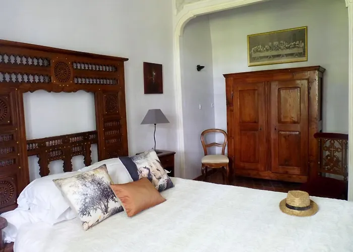 Domaine De Rhodes - 5 Chambres Et 7 Locations De Vacances Aviñón