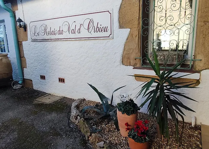 Ornaisons Hotels