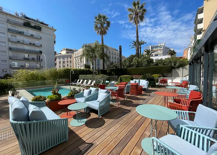 Resorts cerca de Rue d'Antibes