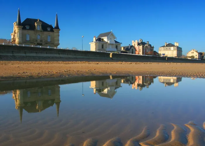 Apt Duplex Ou Plain Pied Tout Confort Plein Centre Ville Bayeux Proche Commerces, Restaurants, Avec Terrasse Privative Ou Jardin Commun Amenage Clos, Parking Gratuit A Proximite, Proche Plages Du Debarquement