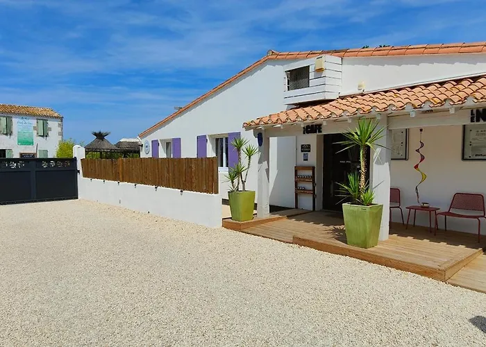 Aparthotel Logis Le Nid du Pont de Gau à Les Les Saintes-Maries-de-la-Mer