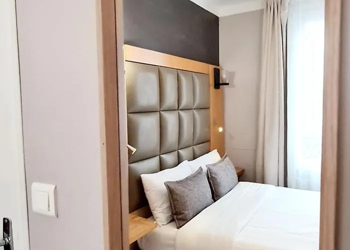 Hotel de France 18 París
