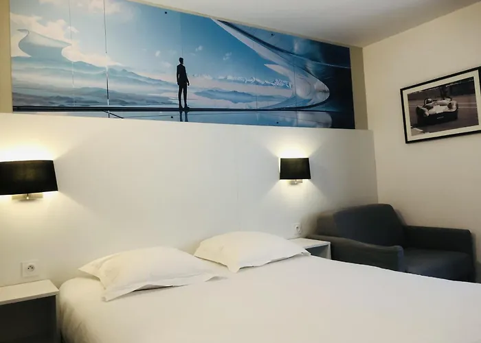 Hotel The Originals Bernay Acropole