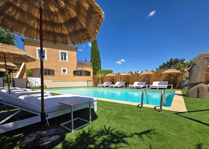 Uzes Hotels