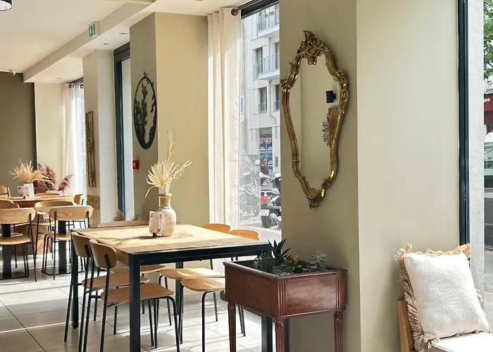 Hotel Le National Clichy