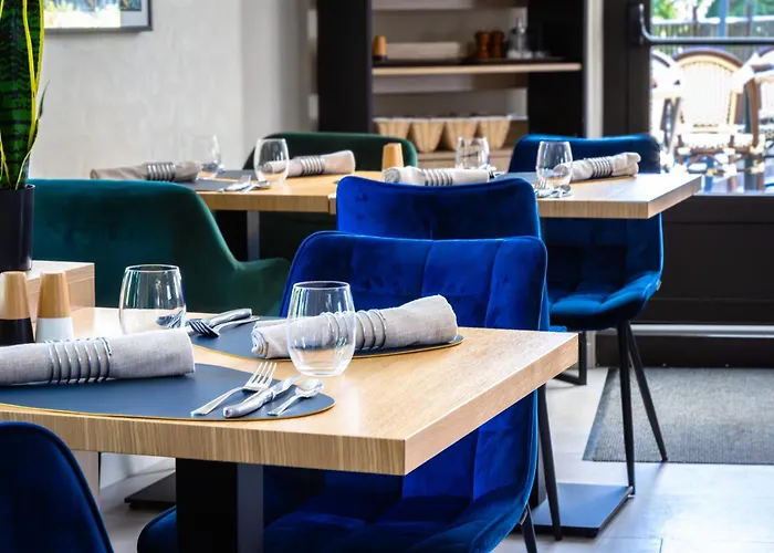 Neuvy-Sautour Hotels