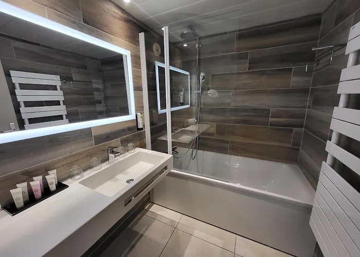 Rouilly-Sacey Hotels