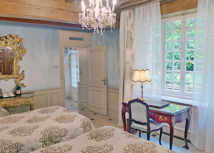 Beaune (Cote d'Or) Pet Friendly 5 Star Lodging and Hotels