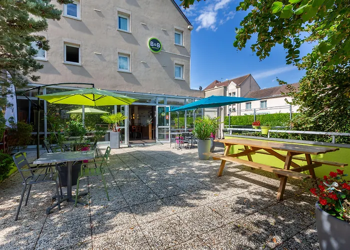 B&B HOTEL Chartres Centre Cathédrale