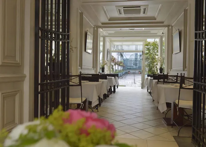 Hotel Unic Renoir Saint Germain Parigi