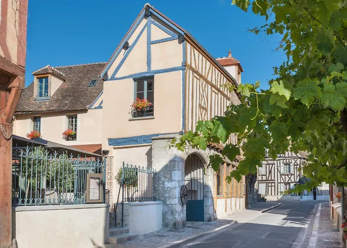 Hôtel Aux Vieux Remparts, The Originals Relais Provins