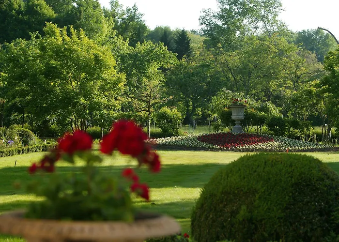 Le Buisson-de-Cadouin Hotels