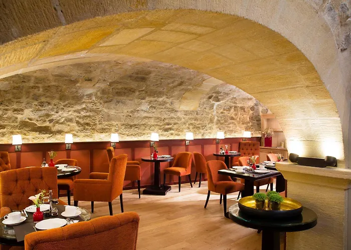 Les Tournelles Hotel Paris