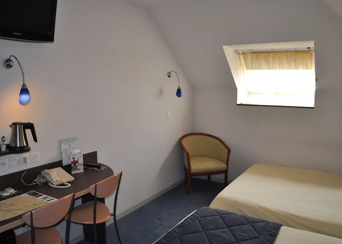 Logis Hotel Au Tambour Reims
