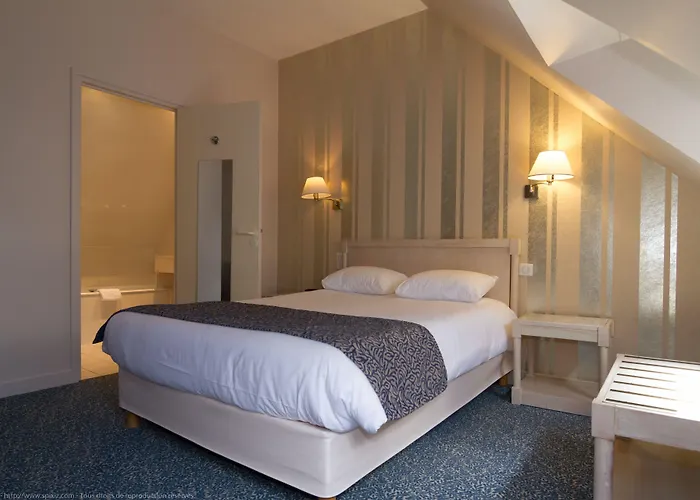 Logis Hotel Du Chateau Combourg