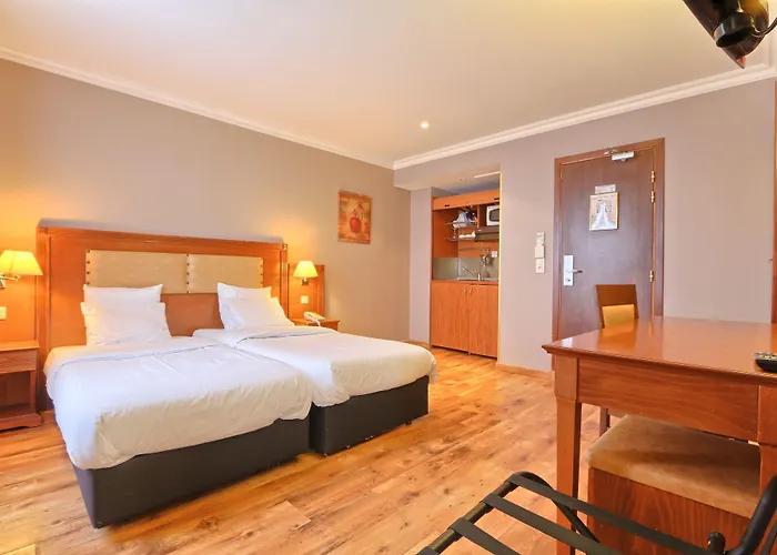 121 Paris Hotel