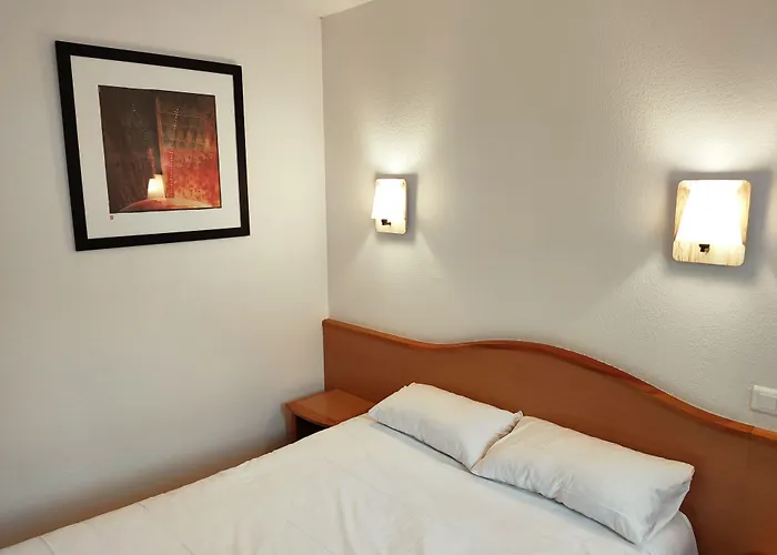BRIT HOTEL Essentiel CAHORS Nord