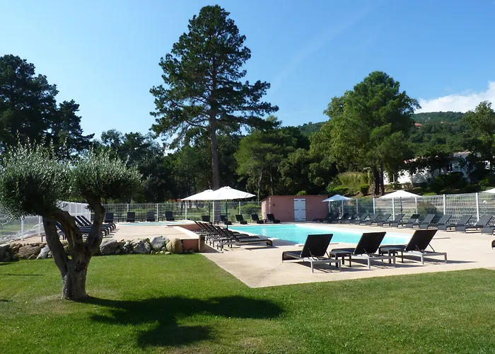 Hôtels à Favone