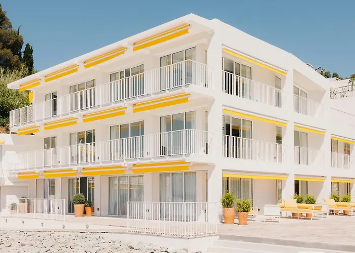 Les Roches Rouges, a Beaumier hotel Saint-Raphaël