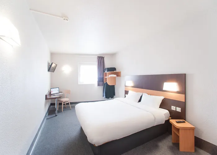 B&B Hotel Nimes Centre Arenes