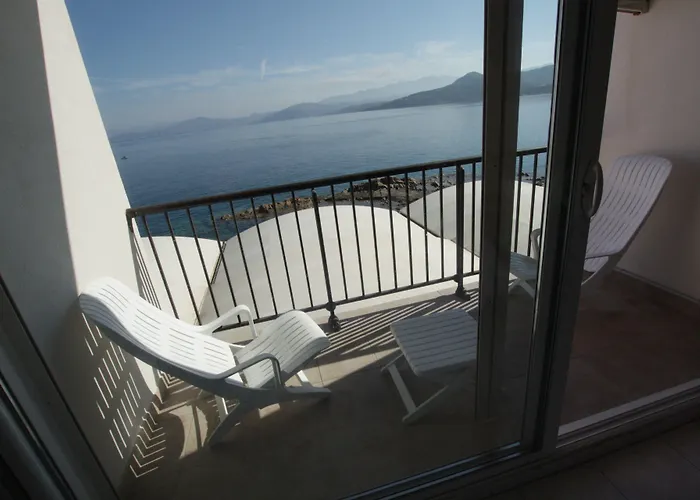 Hotel La Pietra Restaurant & Spa LʼÎle-Rousse